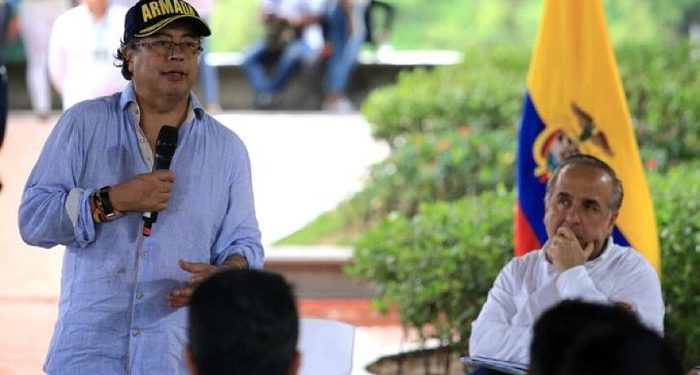 “Si vamos a vivir un episodio peor que en 2010, en el clima, entonces, el país tiene que entrar en una emergencia económica”, plantea Presidente Petro