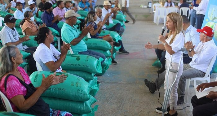 1.400 pequeños ganaderos del Atlántico reciben suplementos para a sus animales