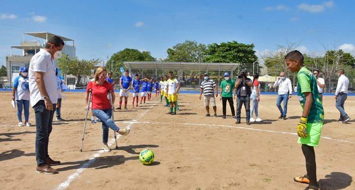 Elsa Noguera, entregó en Sabanalarga el nuevo Campo Bolívar