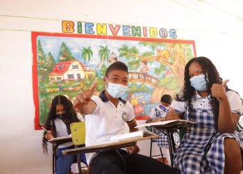 110 mil estudiantes de colegios oficiales del Atlántico regresaron a clases presenciales