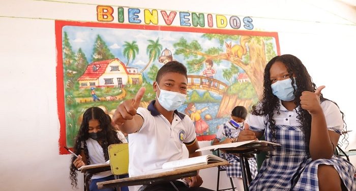 110 mil estudiantes de colegios oficiales del Atlántico regresaron a clases presenciales