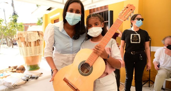 Gobernación del Atlántico acompaña a Mincultura en entrega de dotación para procesos musicales en Candelaria