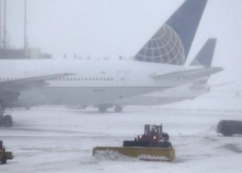 Tormenta invernal obliga a cancelar miles de vuelos en EE.UU.
