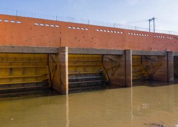 Para bajar niveles del embalse El Guájaro y mejorar su oxigenación, C.R.A abrió compuertas El Porvenir