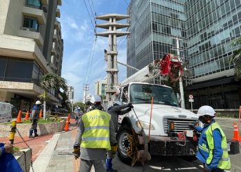 Instalación de redes eléctricas en sectores  de Villa Santos y Santa Mónica