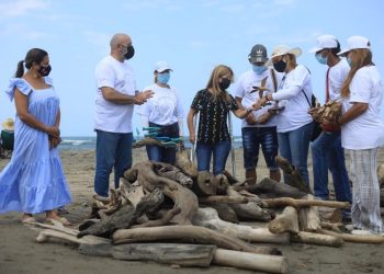 Con la recuperación de madera náufraga se fortalece la economía sostenible