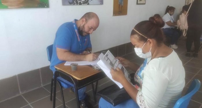 Gobernación del Atlántico realiza jornada de entrega de estatutos a migrantes venezolanos y feria de servicios en Suan