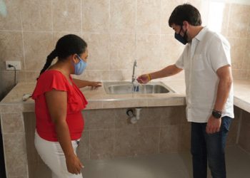 33 Familias de Bella Arena ya estrenaron cocina, baño y pisos