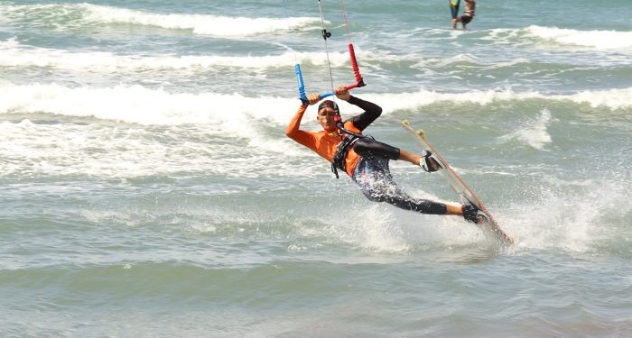 Kitesurfistas del mundo comenzaron a llegar a Santa Verónica para la parada del Campeonato Mundial de Kitesurf