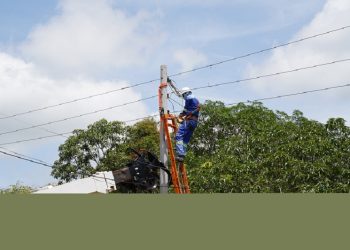 Normalización de redes eléctricas en el barrio La Pradera