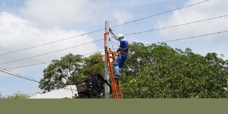 Normalización de redes eléctricas en el barrio La Pradera