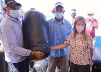 Avanza la entrega de silo a 300 pequeños y medianos ganaderos del departamento