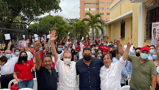 Lorduy y Aguilera se reúnen con empresarios del área de construcción en Barranquilla.