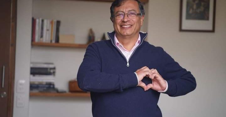 Gustavo Petro, cierra su campaña en Barranquilla