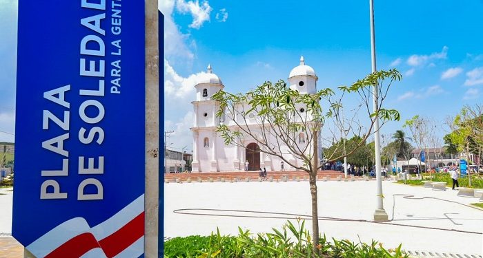 Gobernadora Elsa Noguera, entrega renovada la Plaza de Soledad