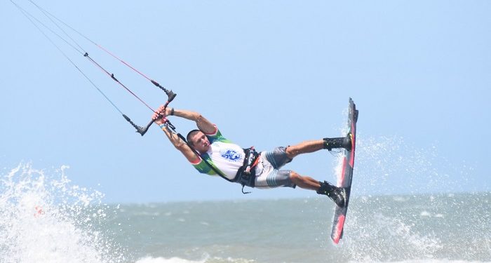 Maratónica jornada en el segundo día del Mundial de Kitesurf