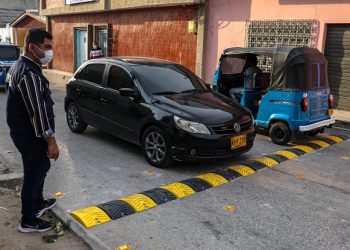 Tránsito garantiza la seguridad vial a estudiantes y peatones en el barrio Centro de Soledad