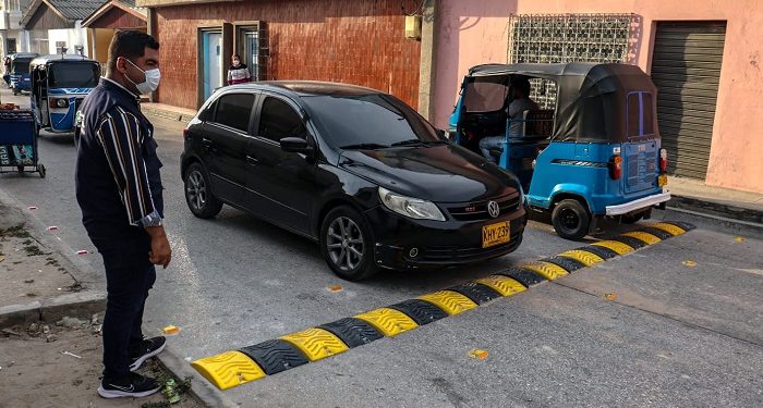 Tránsito garantiza la seguridad vial a estudiantes y peatones en el barrio Centro de Soledad