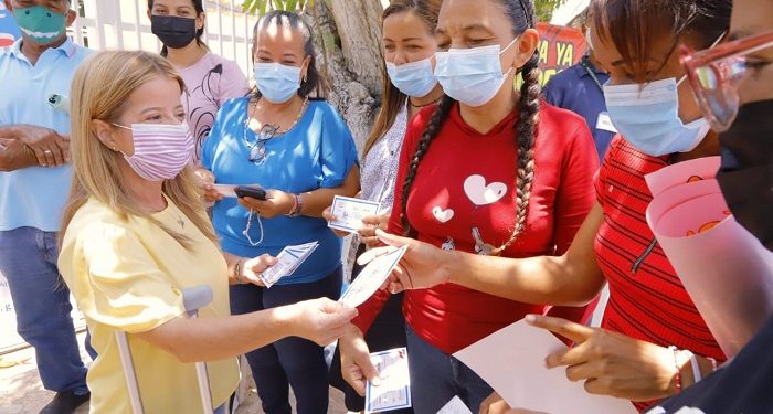 Gobernadora del Atlántico entregó desembolso del Fondo de la Gente a emprendedores en Barranquilla