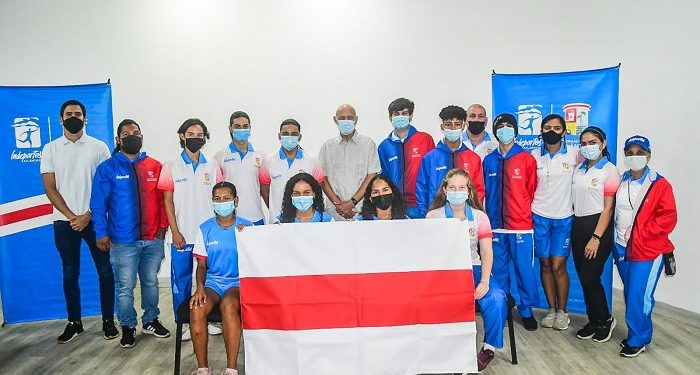 Indeportes entregó bandera del Atlántico a la delegación de Juegos Intercolegiados que estará en la final nacional