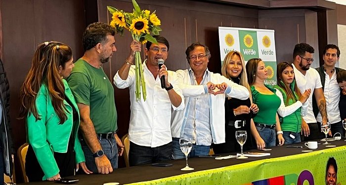Con la adhesión de los verdes, el centro se refuerza en la campaña de Gustavo Petro