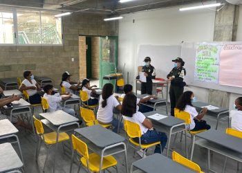 La Policía Fiscal y Aduanera, realizó charlas para prevenir abuso sexual