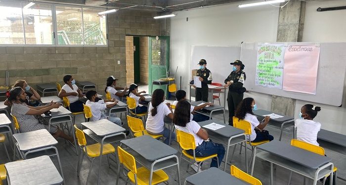 La Policía Fiscal y Aduanera, realizó charlas para prevenir abuso sexual