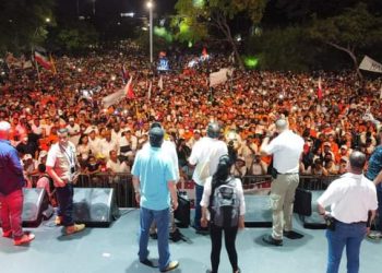 ¡Apoteósica bienvenida a Gustavo Petro en Santa Marta!