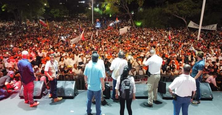 ¡Apoteósica bienvenida a Gustavo Petro en Santa Marta!