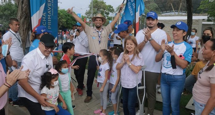 Gobernadora entregó la cancha La Primavera y la iluminación del corredor gastronómico de Baranoa