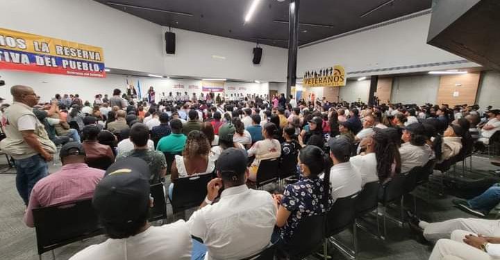 21 organizaciones de la reserva activa de las Fuerzas Militares adhieren a Petro