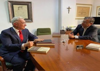 Gustavo Petro califica de respetuoso diálogo con Uribe Vélez