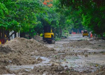 Comunidad del Barrio el pueblo pide la renuncia de Rafael Lafont, secretario de obras del distrito.