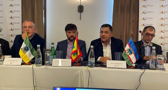 Alcalde Pumarejo entrega a Gobierno nacional entrante, propuesta para bajar tarifas de energía