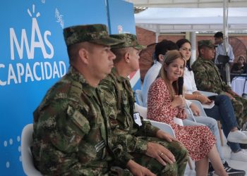 Gobernadora del Atlántico y Ejército entregaron libretas militares a personas con discapacidad