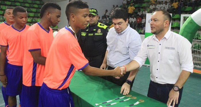300 jóvenes barranquilleros cambiaron los enfrentamientos callejeros por encuentros de fútbol