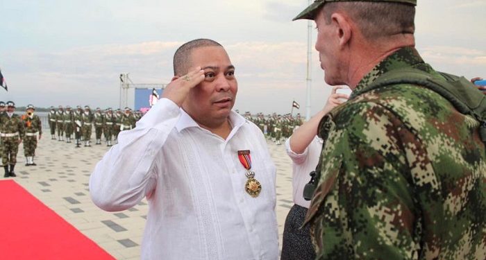 Por su labor filantrópica, presidente del Concejo de Barranquilla recibe medalla Militar por parte del Ejército Nacional
