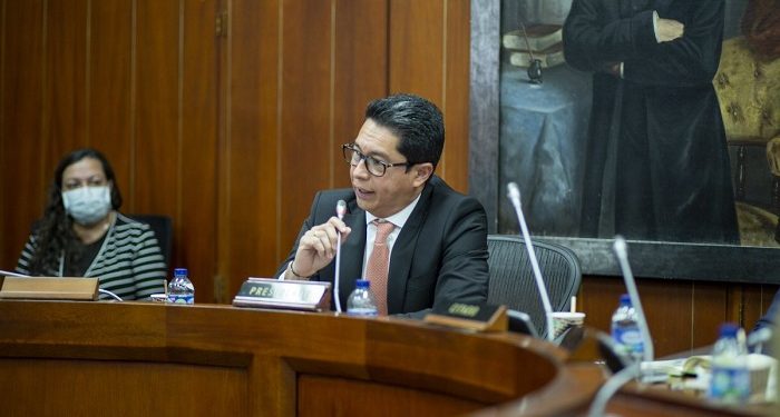 Senador Pedro Flórez, propone proyecto de ley que busca garantizar acceso gratuito a productos de higiene menstrual.