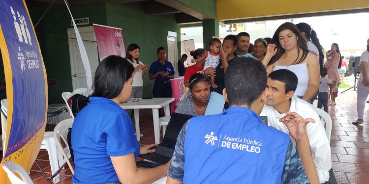 Éxito total, la primera Feria de Servicios de ACF y Comunidad 1A