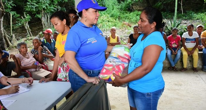 Gobernación del Atlántico entregó ayudas humanitarias en San Juan de Tocagua- Luruaco