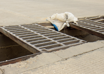 Avanza operación para reponer rejillas robadas en diferentes puntos de Barranquilla 
