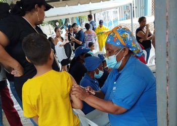 Familias afectadas por lluvias en La Loma de La Manga reciben atención en salud 