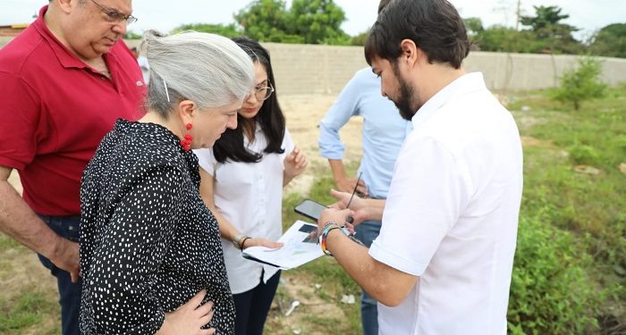 Distrito presenta al Ministerio de Vivienda terrenos para reubicación de damnificados por ola invernal