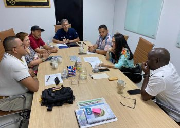 Distrito socializa con líderes de Caribe Verde proyecto de reasentamiento integral para atender a afectados por la ola invernal 