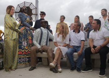 Gobernación rinde homenaje al legado de Francisco Javier Cisneros con una nueva escultura en Puerto Colombia