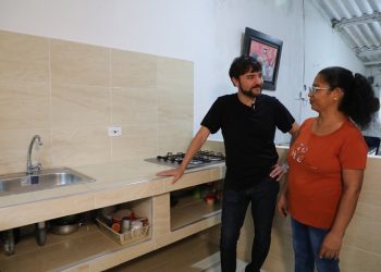 Alcalde Jaime Pumarejo entregó 22 mejoramientos de vivienda en Villa San Pedro 