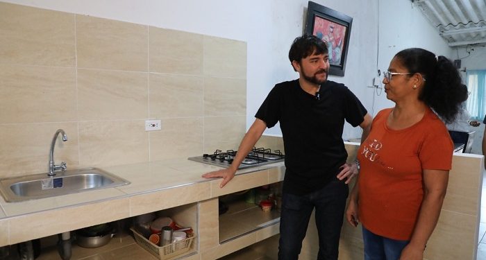 Alcalde Jaime Pumarejo entregó 22 mejoramientos de vivienda en Villa San Pedro