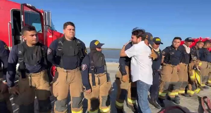 En el lugar de la emergencia, alcalde Pumarejo agradece a Cuerpo de Bomberos