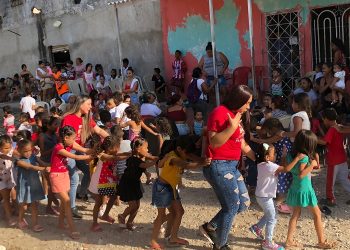 Niños y niñas de barrios de Soledad reciben aguinaldos de la Fundación FIDIS con “Mil Sonrisas”