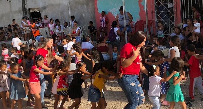 Niños y niñas de barrios de Soledad reciben aguinaldos de la Fundación FIDIS con “Mil Sonrisas”